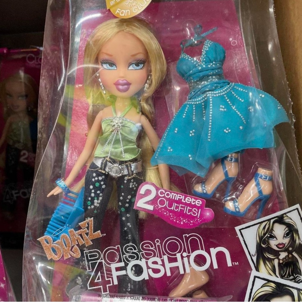 Bratz Passion 4 Fashion Doll with Green and Blue Outfits